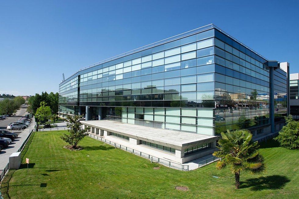 Archivo - Uno de los edificios vendidos por Castellana Properties