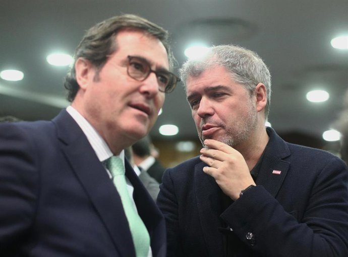Archivo - Foto de archivo del presidente de la CEOE, Antonio Garamendi y el presidente de CCOO, Unai Sordo