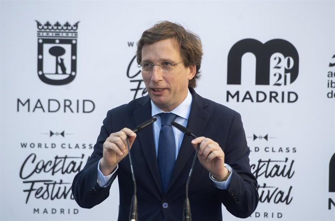 El alcalde de Madrid, José Luis Martínez-Almeida, durante la presentación del tótem 'Gracias Madrid'.