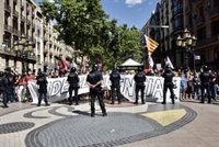 Les portes del Liceu, blindades pels Mossos per l'acte de Sánchez davant uns 300 concentrats