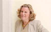 Carmen Serrat-Valera: "El amor y el cariño es compatible con la exigencia y la firmeza que requiere la educación"