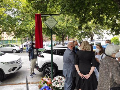 Pamplona recuerda a Jesús Alcocer, víctima de ETA, con la colocación de una  placa en la Vaguada