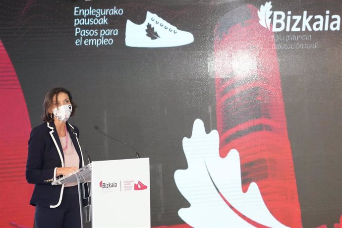 La ministra de Industria, Comercio y Turismo, Reyes Maroto, interviene en la presentación del Plan de Empleo 2020-2023 en la Torre Iberdrola, a 21 de junio de 2021, en Bilbao, País Vasco, (España)