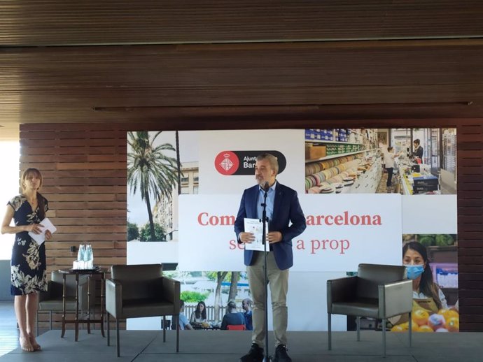 El primer teniente de alcalde del Ayuntamiento de Barcelona, Jaume Collboni, en el acto de presentación del libro 'Comer de Barcelona. Sempre a prop ' este lunes