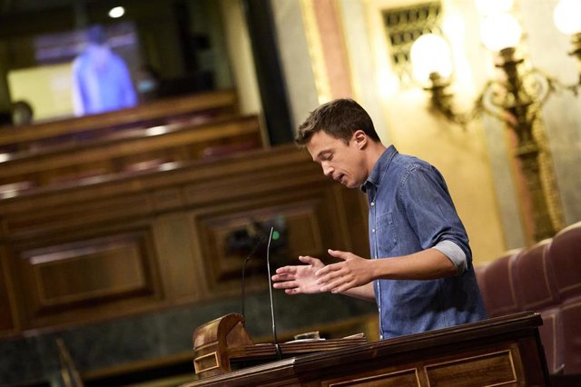 El líder de Más País, Íñigo Errejón, interviene en una sesión plenaria en el Congreso de los Diputados, a 15 de junio de 2021, en Madrid (España). El Pleno del Congreso debate hoy si abre ya la reforma del Código Penal y en concreto si acelera la despenal
