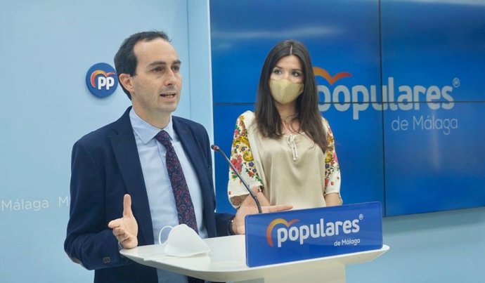 El portavoz de Educación del PP en el Parlamento andaluz, Miguel Ángel Ruiz, en rueda de prensa