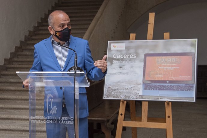 El diputado Santos Jorna presenta el programa 'Cáceres destino digital'