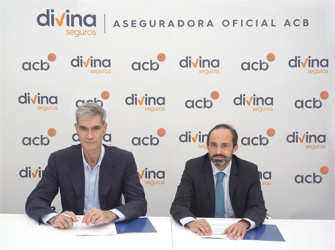 El presidente de la ACB, Antonio Martín, en la renovación del acuerdo con Divina Seguros.