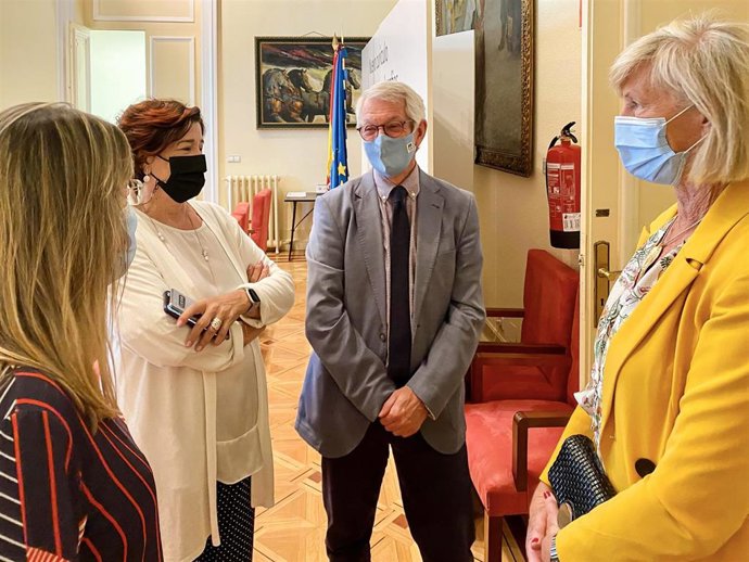 La Consejera De Educación Y Formación Profesional, Marina Lombó,  Junto Al Secretario De Estado, Alejandro Tiana Y La Directora De General De Evaluación Y Cooperación Territorial Del Ministerio, Dolores López Sanz