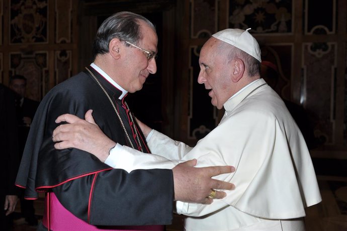 El arzobispo de Mérida-Badajoz, Celso Morga, con el Papa Francisco