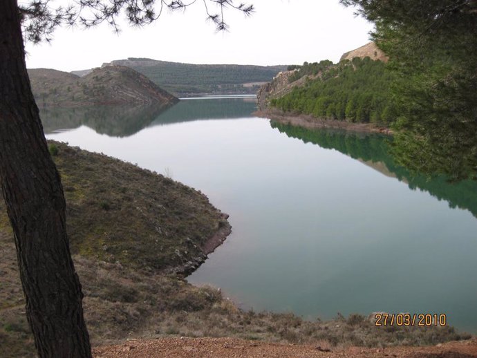 Archivo - La reserva de agua embalsada en la cuenca del Ebro está a un 80% de la capacidad total.