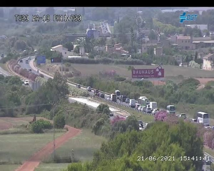 Retenciones en la MA-19 por una colisión múltiple.