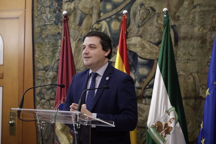 Archivo - El alcalde de Córdoba, José María Bellido, en rueda de prensa.