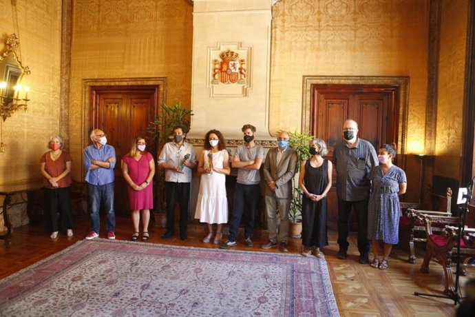 El Consell ofrece una recepción oficial al cineasta Agustí Villaronga y al equipo de 'El ventre del mar' tras su éxito en el Festival de Cine de Málaga.