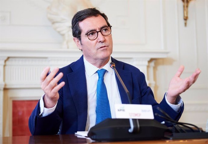 El presidente de CEOE, Antonio Garamendi, en el seminario 'La economía de la pandemia' organizado por APIE y BBVA en la UIMP de Santander.