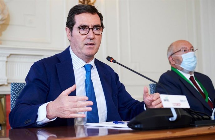 El presidente de CEOE, Antonio Garamendi, en el seminario 'La economía de la pandemia', organizado por la APIE y BBVA en la Universidad Internacional Menéndez Pelayo, en Santander.