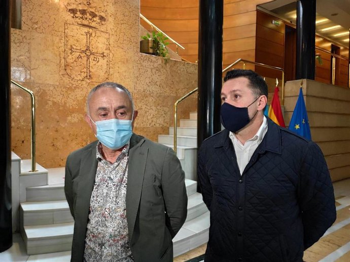 El secretario general de UGT, Pepe Álvarez, junto al secretario autonómico, Javier Fernández Lanero.