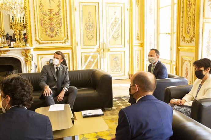 Macron recibe a Espot y Suñé en el Palacio del Eliseo.