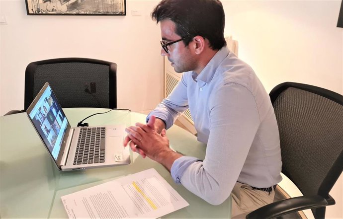 El conseller de Fondos Europeos, Universidad y Cultura, Miquel Company, durante una reunión con las empresas asociadas a la Unión de Cooperativas de Trabajo Asociado de Baleares.