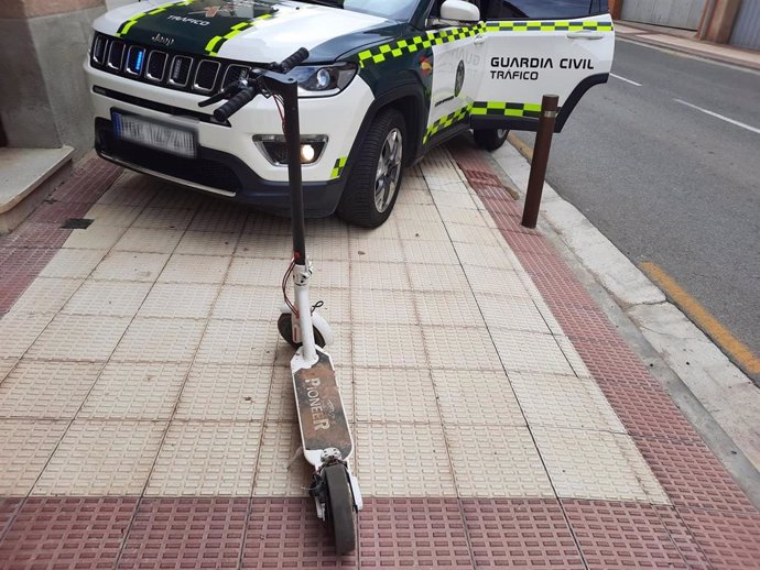 Interceptado circulando con un patinete eléctrico bajo los efectos de las drogas.