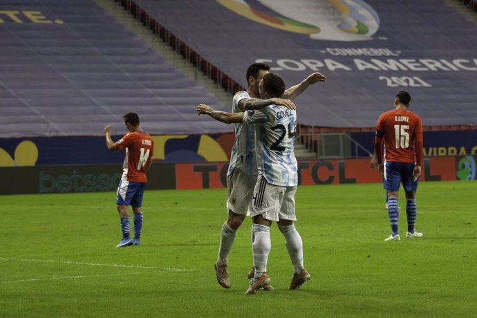 21 June 2021, Brazil, Brasilia: Argentina's Alejandro Dario Gomez (R) celebrates after scoring his side's first goal with his teammate Lionel Messi during the Copa America group A soccer match between Argentina and Paraguay at Mane Garrincha Stadium. Ph