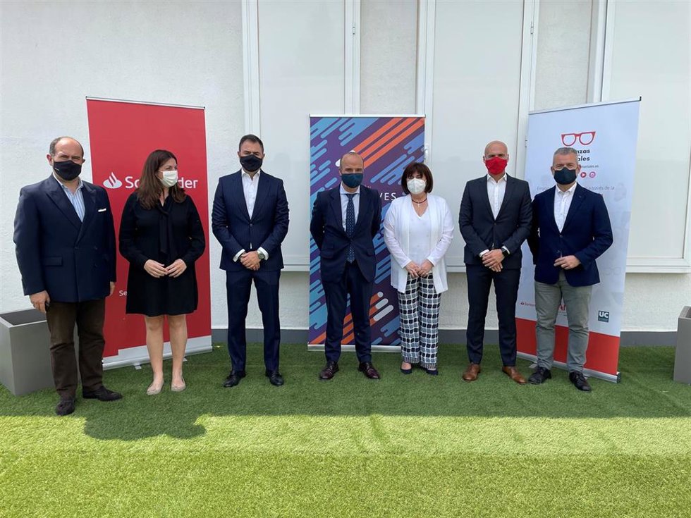 Banco Santander y Fundación Edelvives impulsan la educación financiera en la escuela con 'Finanzas para Mortales'