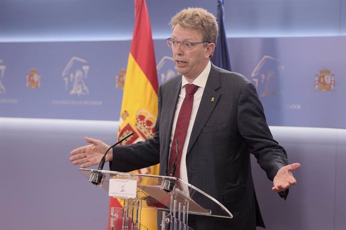 El portavoz del PDeCAT en el Congreso, Ferran Bel, interviene en una rueda de prensa anterior a una Junta de Portavoces.