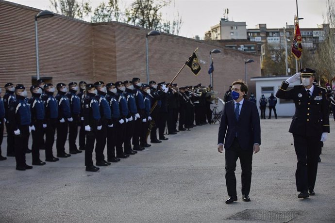 Archivo - El alcalde de Madrid, José Luis Martínez-Almeida, preside la entrega de nombramientos a la XII promoción de ascenso a subinspectores del cuerpo de la Policía Municipal de Madrid
