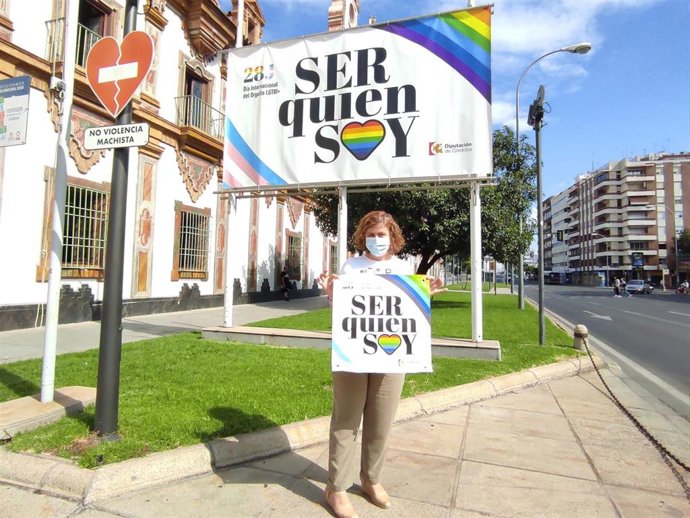 La delegada de Igualdad y vicepresidenta tercera de la Diputación de Córdoba, Alba Doblas, presenta la campaña 'Ser quien soy', con motivo del Día del Orgullo Lgtbi.