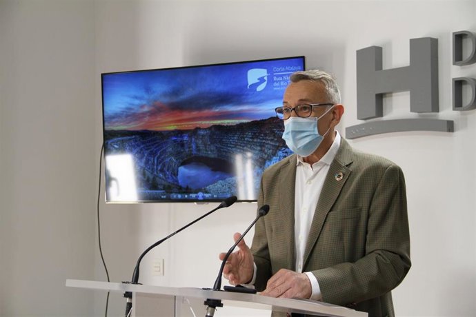 El vicepresidente de Innovación Económica y Social de la Diputación de Huelva, Juan Antonio García, en rueda de prensa.
