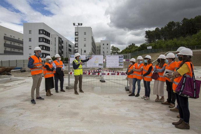 Visita de la comisión de Asuntos Ciudadanos del Ayuntamiento a las obras de la escuela infantil de Lezkairu