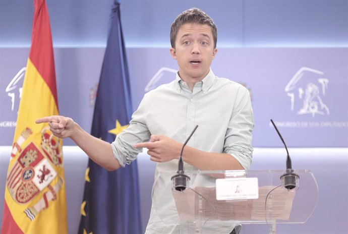 El líder de Más País, Íñigo Errejón, interviene en una rueda de prensa anterior a una reunión de la Junta de Portavoces en el Congreso de los Diputados, a 22 de junio de 2021, en Madrid, (España).