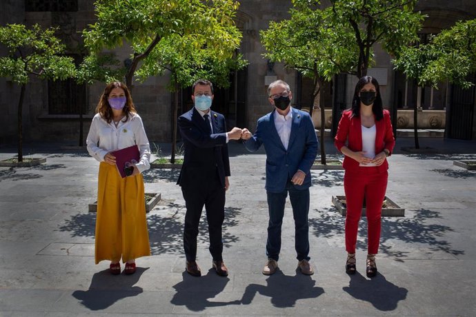 La consellera de Presidencia, Laura Vilagr, el presidente de la Generalitat, Pere Aragons, el presidente de ERC en el Parlament, Josep Maria Jové, y la secretaria general adjunta y portavoz de ERC, Marta Vilalta.
