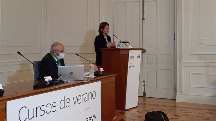 La directora de Google para España y Portugal, Fuencisla Clemares, en su intervención en el seminario 'La economía de la pandemia', organizado por APIE en la Universidad Internacional Menéndez Pelayo