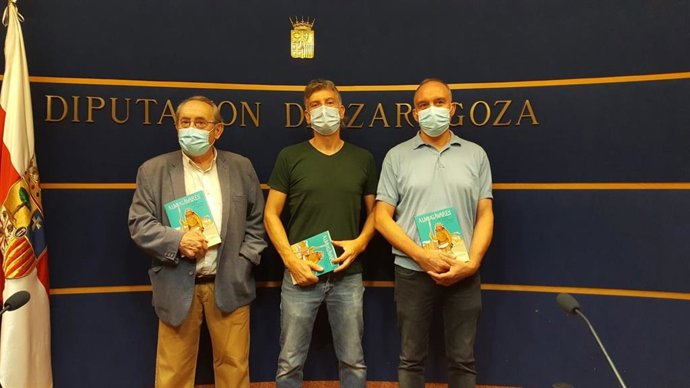 De izda a dcha: el director de la IFC, Carlos Forcadell, el autor de 'Almugávares', Chusé Bolea, y el representante de Prames, Rafael Yuste.