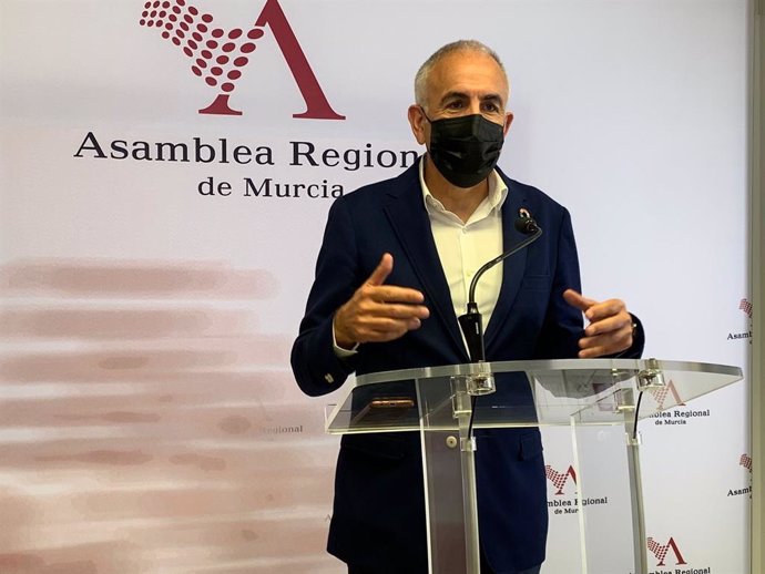 El viceportavoz del Grupo Parlamentario Socialista Alfonso Martínez Baños