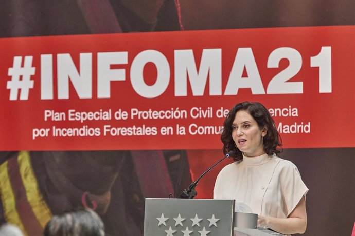 La presidenta de la Comunidad de Madrid, Isabel Díaz Ayuso, durante la presentación del Plan de Protección Civil de Emergencia por Incendios Forestales de la región (Plan INFOMA) 2021 en la Real Casa de Correos, a 22 de junio de 2021, en Madrid (España)