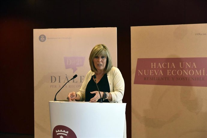 La alcaldesa de LHospitalet, Núria Marín, interviene en el encuentro 'Diálogos para la reconstrucción #Obrimfil', a 2 de junio de 2021, en LHospitalet, Barcelona, Cataluña, (España). En el encuentro, que se organiza para debatir sobre la reactivación 