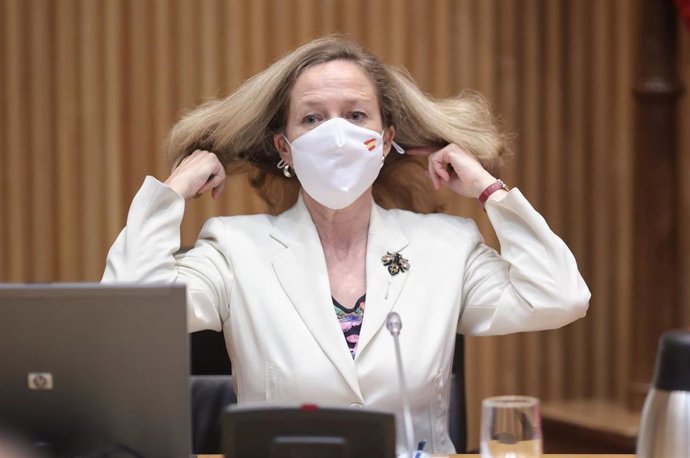 La vicepresidenta segunda del Gobierno y ministra de Asuntos Económicos y Transformación Digital, Nadia Calviño, a su llegada a la Comisión Mixta para la Unión Europea en el Congreso, a 22 de junio de 2021, en Madrid, (España). Durante la sesión ha info