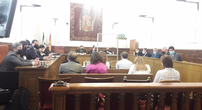 Los acusados del caso 'Emucesa' en la Audiencia de Granada.