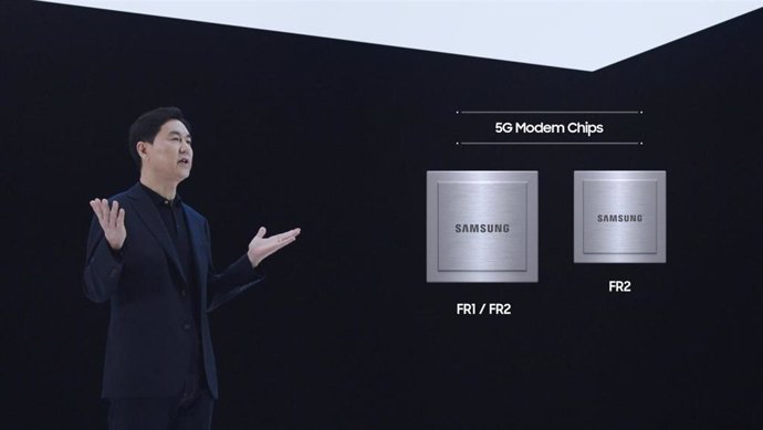 Paul (Kyungwhoon) Cheun, presidente y jefe del Negocio de Redes de Samsung Electronics, presenta las nuevas soluciones módems 5G de Samsung.