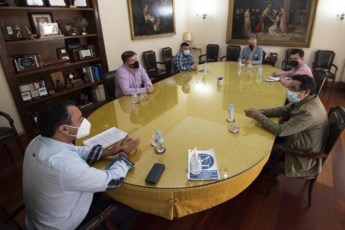 Diputación de Cáceres se reúnen con alcaldes de las Hurdes