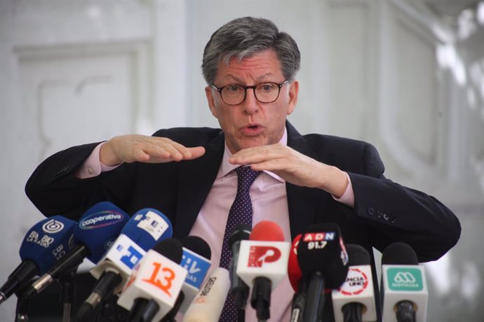 Archivo - 26 November 2019, Chile, Santiago: Jose Miguel Vivanco, Chilean lawyer and director of Human Rights Watch (HRW) Americas division, addresses journalists at the presentation of a report on the wave of protests in Chile. Photo: Ailen Diaz/Agenci