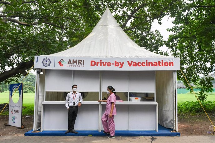 Punto de vacunación contra el coronavirus en la ciudad de Calcuta, en India