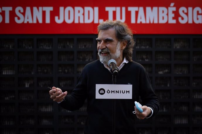 Archivo - El presidente de mnium, Jordi Cuixart interviene durante la acción que la asociación organiza a favor de la amnistía, a 23 de abril de 2021, en Barcelona, Catalunya (España). Ómnium organiza este acto a favor de la amnistía para los presos de