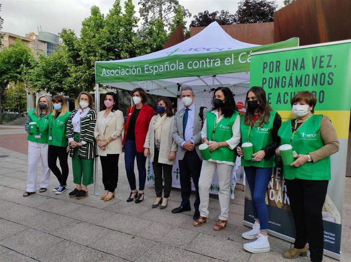 Cuestación cáncer en La Rioja a la que han acudido, entre otras personalidades, la presidenta del Gobierno, Concha Andreu