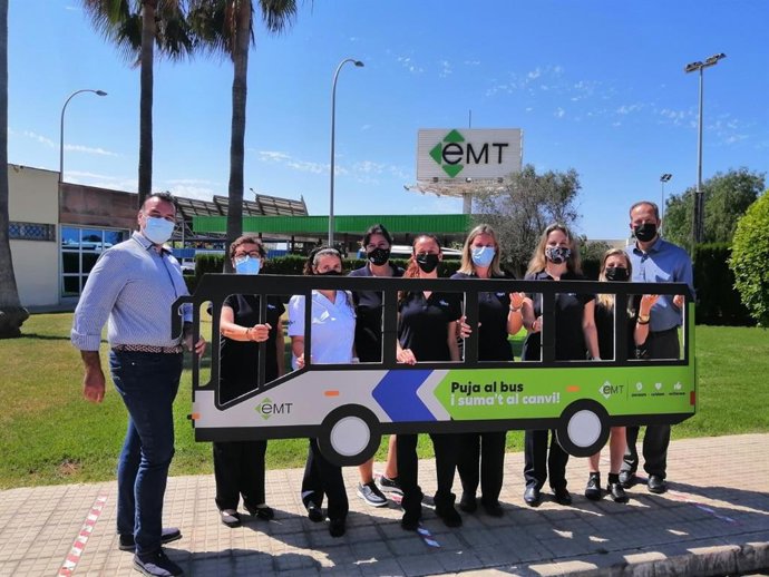 Las siete conductoras que se incorporan a la EMT