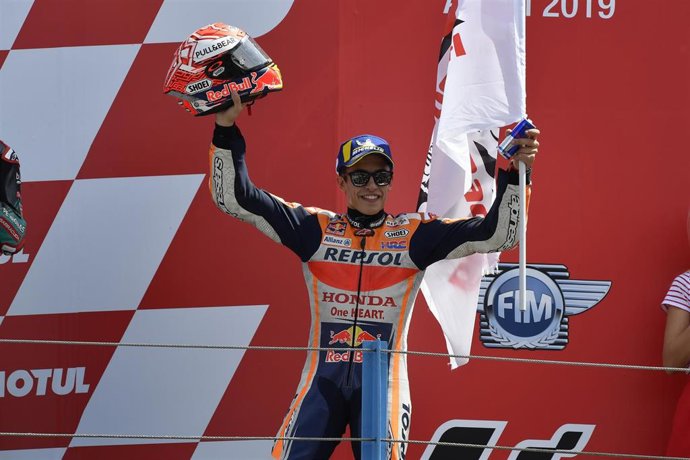 Archivo - Marc Márquez celebra un podio en el circuito de Assen