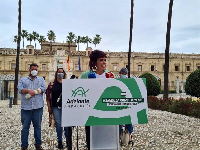 Archivo - La parlamentaria andaluza Teresa Rodríguez anuncia la asamblea de refundación de Adelante Andalucía, en una imagen de 10 de mayo.