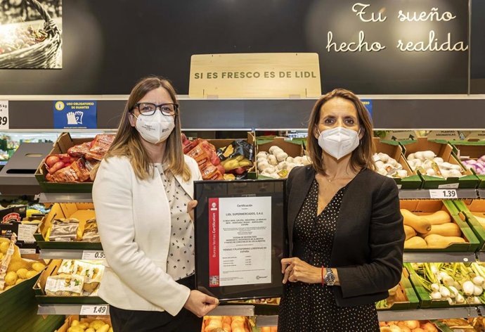 Entrega del certificado por parte de Bureau Veritas a Lidl